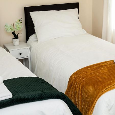 Avril Warwickshire Home Stay Нанітон Екстер'єр фото