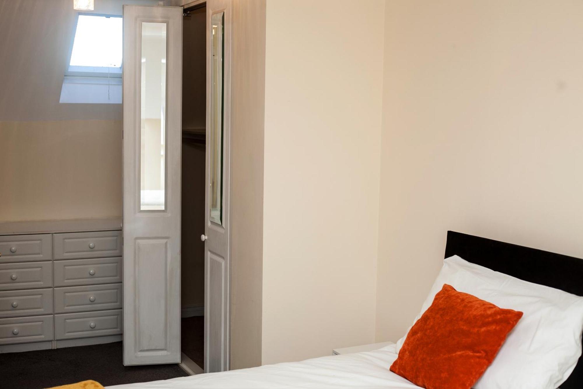 Avril Warwickshire Home Stay Нанітон Екстер'єр фото