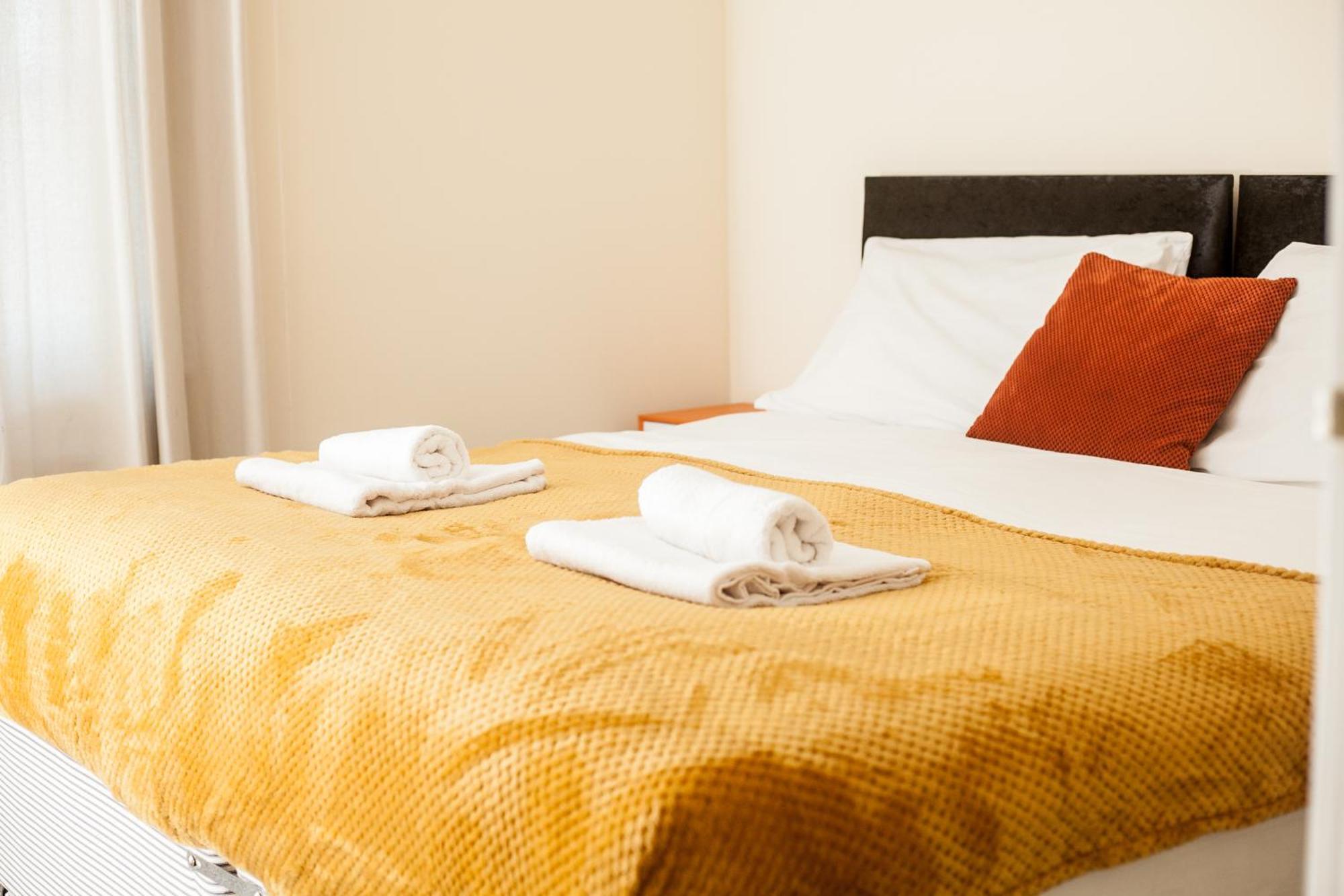 Avril Warwickshire Home Stay Нанітон Екстер'єр фото